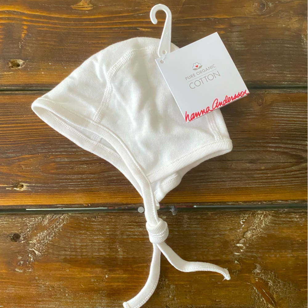 Hanna Anderson organic cotton newborn bonnet